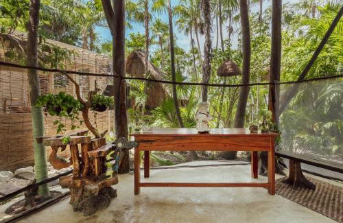 Zona Hotelera Cabin | Yaxchen Tulum Cabañas & Cenote