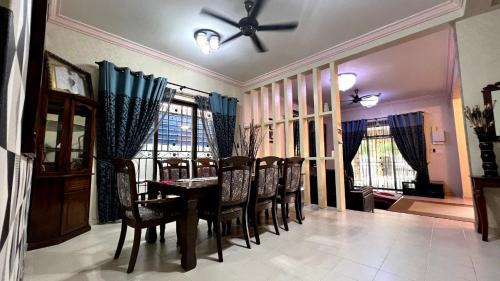 Kampung Geliga Besar House | YB Guest House 4 Bilik 5 Katil