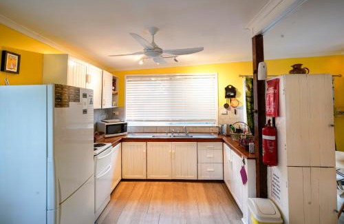 Agnes Water House | Yellow Cottage - bush and beach