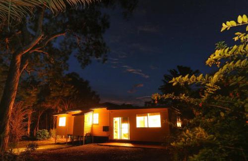 Agnes Water House | Yellow Cottage - bush and beach