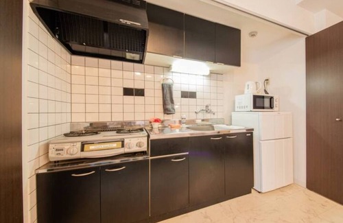 Chuo-ku Apartment | Yellow
