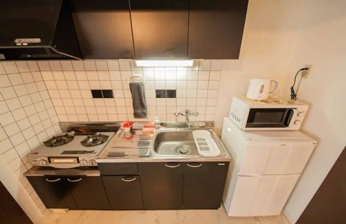 Chuo-ku Apartment | Yellow