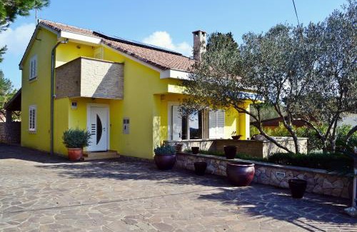 Muline Villa | Yellow Villa