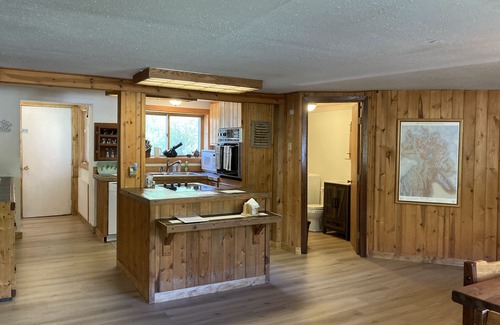 Silver Gate House | Yellowstone Park - 1/2 Mile-Silver Gate/Cooke City