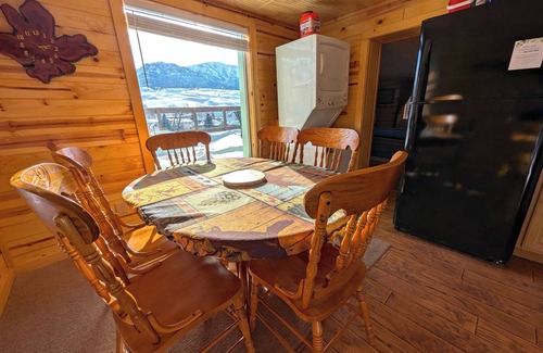 Gardiner House | Yellowstone Treasure Guesthouses on the River