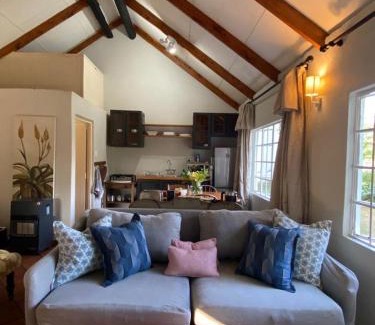 Curry's Post Apartment | Yellowwoods Farm - POOL COTTAGE (self-catering)