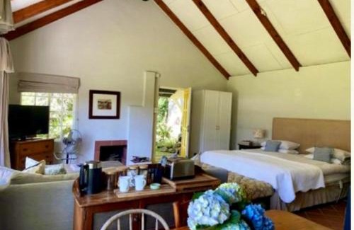 Curry's Post Apartment | Yellowwoods Farm - POOL COTTAGE (self-catering)