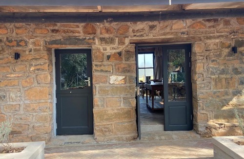 Curry's Post House | Yellowwoods Farm - WILLOUGHBYS COTTAGE and OLD STABLES COTTAGE