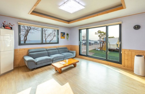 Suwon House | Yeongheungdo Blue Story Pension