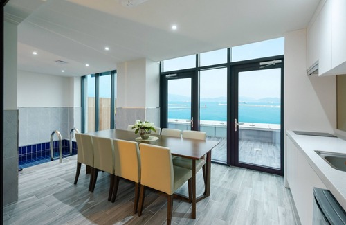 Chongp'o Hotel | Yeosu Venezia Hotel & Suite