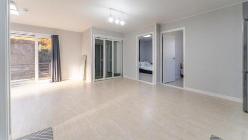 Dolsan-eup House | Yeosu Yeogiyo Pension