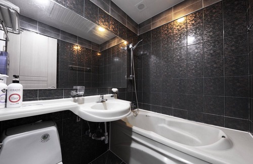 Sangjak-kol Hotel | Yesan Shinwon Parktel