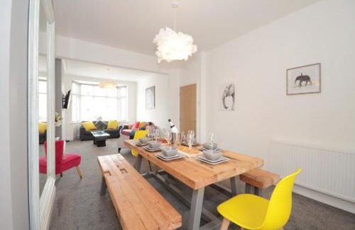 Heworth House | York Boutique House- spacious & stylish with free parking
