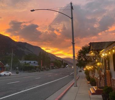 Lee Vining Hotel | Yosemite Gateway Motel