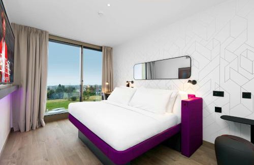Founex Hotel | YOTEL Geneva Lake