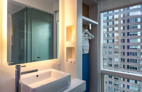 Hell's Kitchen Hotel | YOTEL New York Times Square