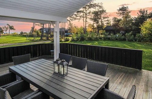 Marup House | You want a lot of space and proximity to the beach on vacation? This vacation home offers both.