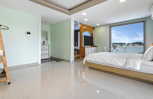 Suwon House | Youngheungdo Duniaspa Pension