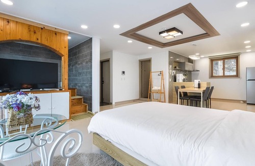 Suwon House | Youngheungdo Duniaspa Pension