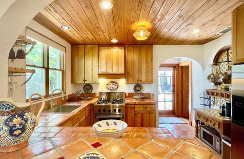 Bel Air House | Your Dream Vacation with Private Pool & Hot tub - Perfect for the Holidays