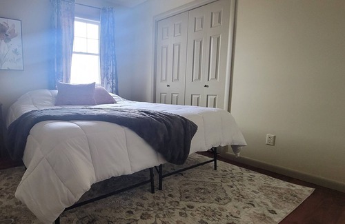 Benton County House | "Your Hilltop Haven: Embrace Bentonville & NWA's Vibrant Epicenter!"