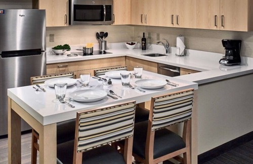 Gwinnett Place House | Your Home Away From Home! 4 Comfortable units w/ Kitchen. Near Green Space