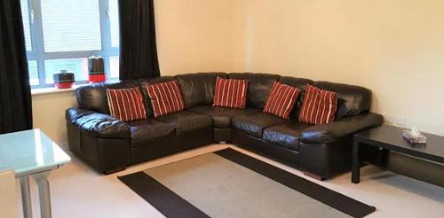 Oxford Apartment | Your home in Oxford -Central-Large- 2 bedrooms-2 bathroom-Free parking-easy walk to Rail and bus station