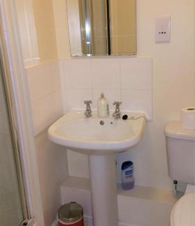 Oxford Apartment | Your home in Oxford -Central-Large- 2 bedrooms-2 bathroom-Free parking-easy walk to Rail and bus station