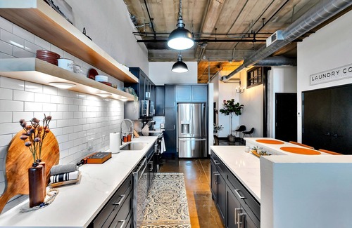 Brazos House | Your Journey Begins Here- Walking Distance to Silos