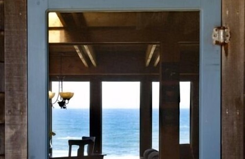 Bodega Bay Cabin | Your Oceanfront Experience - Hot Tub - Lovely Fenced Courtyard