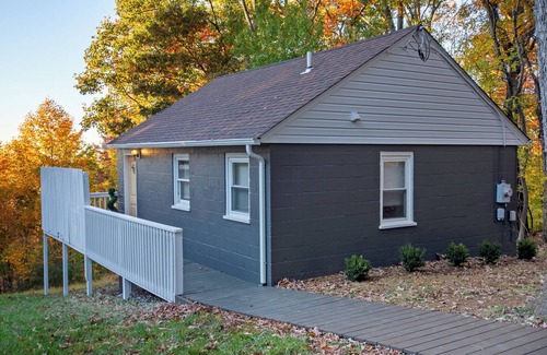 Bluemont Cabin | Your Peaceful Getaway in the Blue Ridge.
