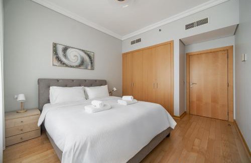 Palm Jumeirah Apartment | Your Private Beach with Sea View & Crib - Palm 2BR