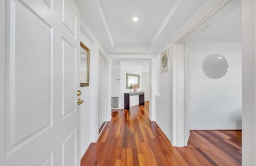 Tarneit House | Your Tarneit Escape - 4BR Home with Pool & BBQ