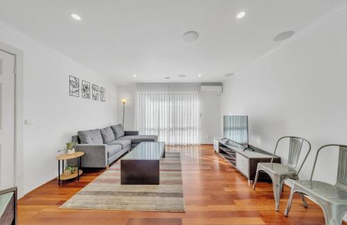 Tarneit House | Your Tarneit Escape - 4BR Home with Pool & BBQ