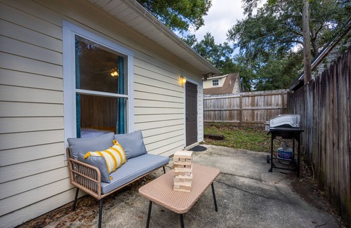 Gainesville House | Your UF Getaway: 1 Block from Campus & Stadium - 4 BD Haven