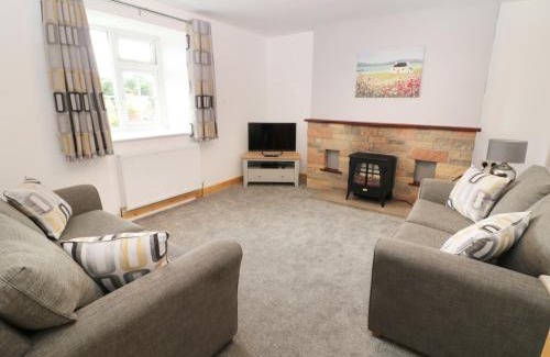 Dinas House | Ysgubor Fawr