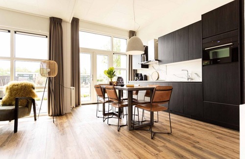 Cromvoirt Ski Chalet | ✓ Z Module at Résidence de Leuvert ✓ Holiday home for 6 persons ✓ Located near Den Bosch (Noord-Brabant) ✓ Near De IJzeren Man ✓ Book directly through the park