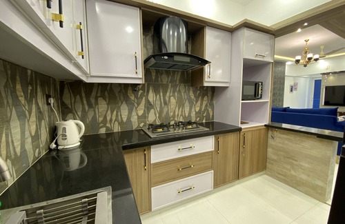 Karachi Apartment | Zaha homes-Suite 3MZ: 2br Family apt with pool