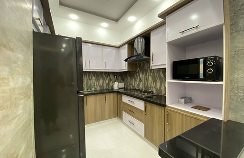 Karachi Apartment | Zaha homes-Suite 3MZ: 2br Family apt with pool