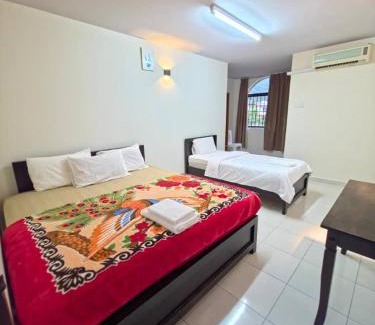 Batu Ferringhi Hotel | Zahaar KN Inn