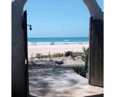 Tofo House | Zanzi Guest House