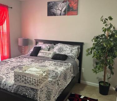 Norfolk - Virginia Beach House | Zees Private Room