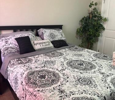 Norfolk - Virginia Beach House | Zees Private Room