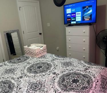 Norfolk - Virginia Beach House | Zees Private Room