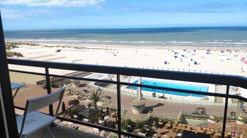 Oostduinkerke-Bad Apartment | Zeezicht vanop het 6 de verdiep