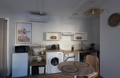 Camaret-sur-Aigues Apartment | Zen & Accessible Cocoon