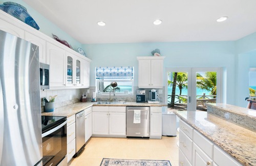 Tar Bay Villa | Zen Exuma: Stunning Beachfront Villa w/NEW Rooftop Lounge, Spa, Cabana & Pool!