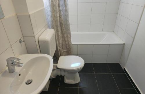 Neumuenster Apartment | Zentrale 3-Zimmer Wohnung mit Balkon - Perfekt für Monteure und Familien