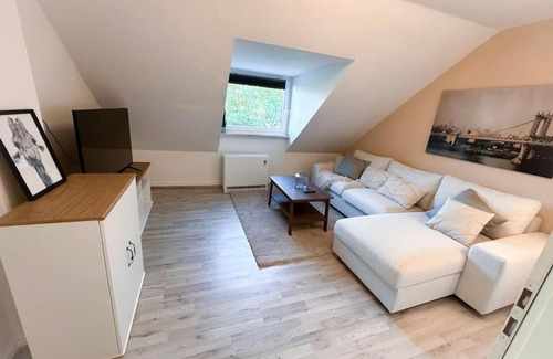 Ostviertel Apartment | Zentrale Wohnung für 4 mit Bett und Schlafcouch