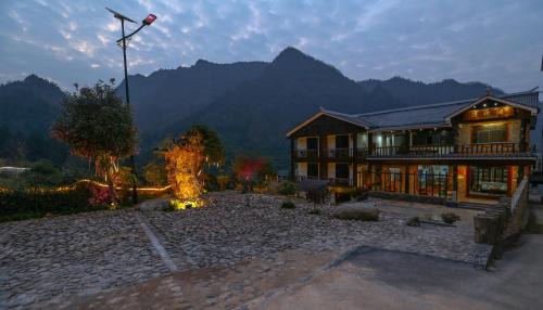 Wulingyuan Hotel | Zhangjiajie Mountainside